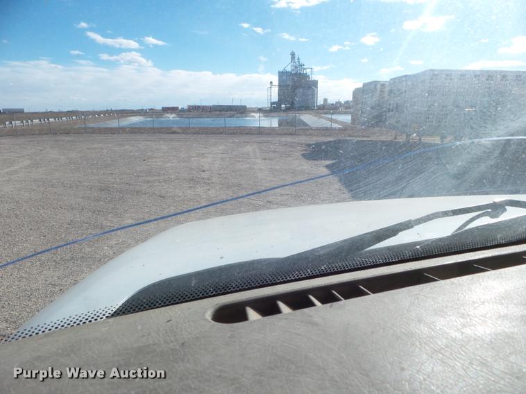 image for item DA7639 2004 International 9200i semi truck