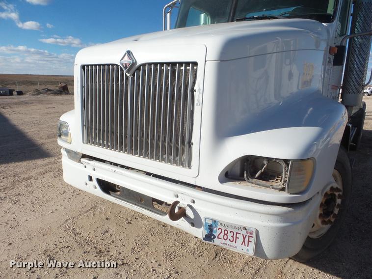 image for item DA7639 2004 International 9200i semi truck