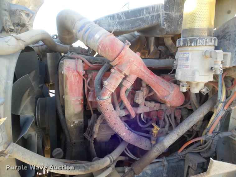 image for item DA7639 2004 International 9200i semi truck