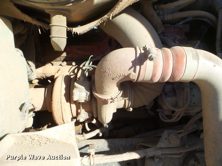 image for item DA7639 2004 International 9200i semi truck