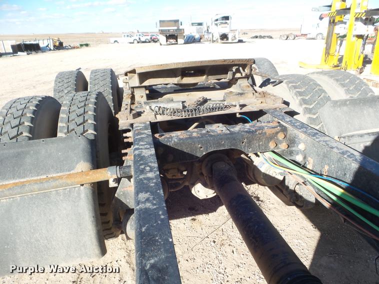 image for item DA7639 2004 International 9200i semi truck