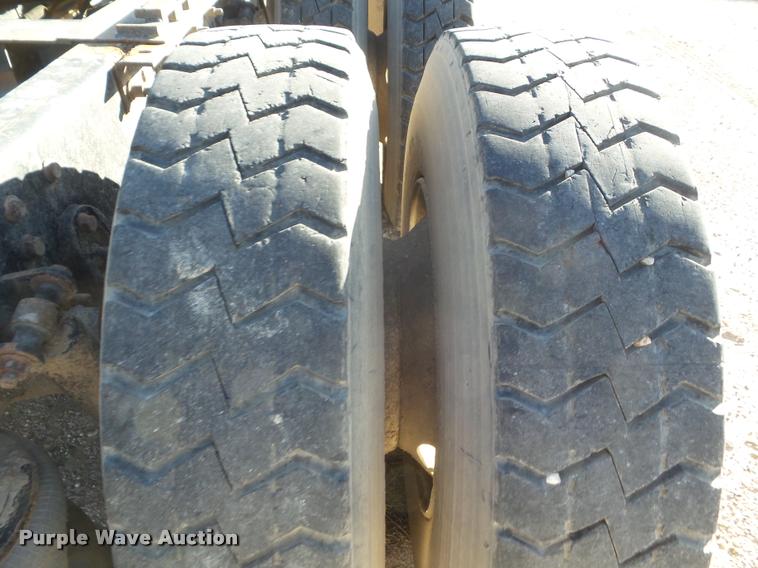 image for item DA7639 2004 International 9200i semi truck