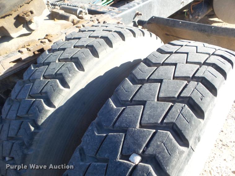 image for item DA7639 2004 International 9200i semi truck