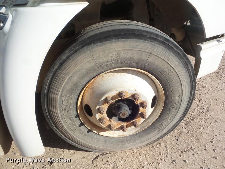 image for item DA7639 2004 International 9200i semi truck