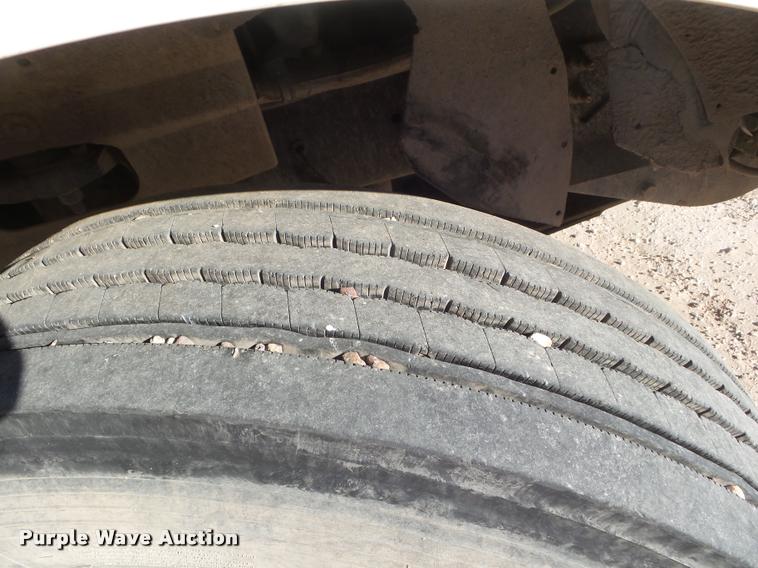 image for item DA7639 2004 International 9200i semi truck