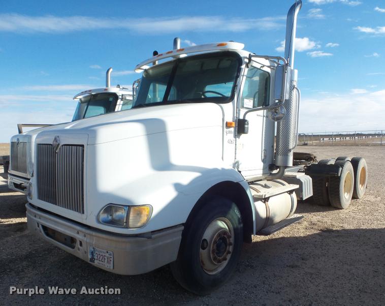 image for item DA7640 2004 International 9200i semi truck