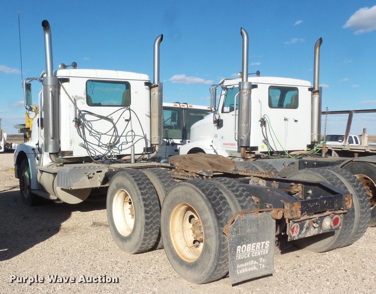 image for item DA7640 2004 International 9200i semi truck