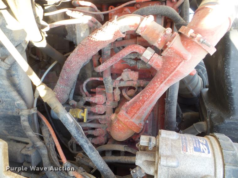 image for item DA7640 2004 International 9200i semi truck