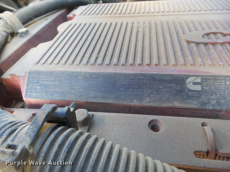 image for item DA7640 2004 International 9200i semi truck