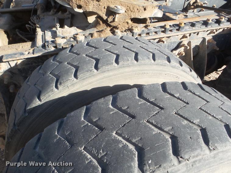 image for item DA7640 2004 International 9200i semi truck