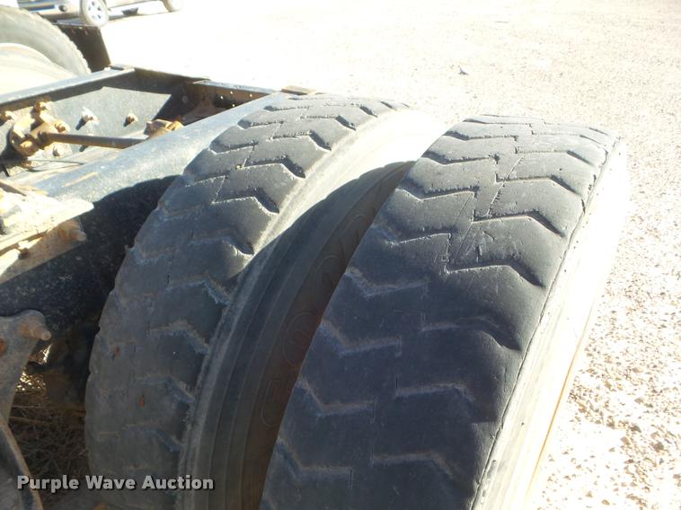 image for item DA7640 2004 International 9200i semi truck