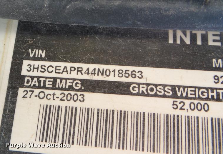 image for item DA7640 2004 International 9200i semi truck