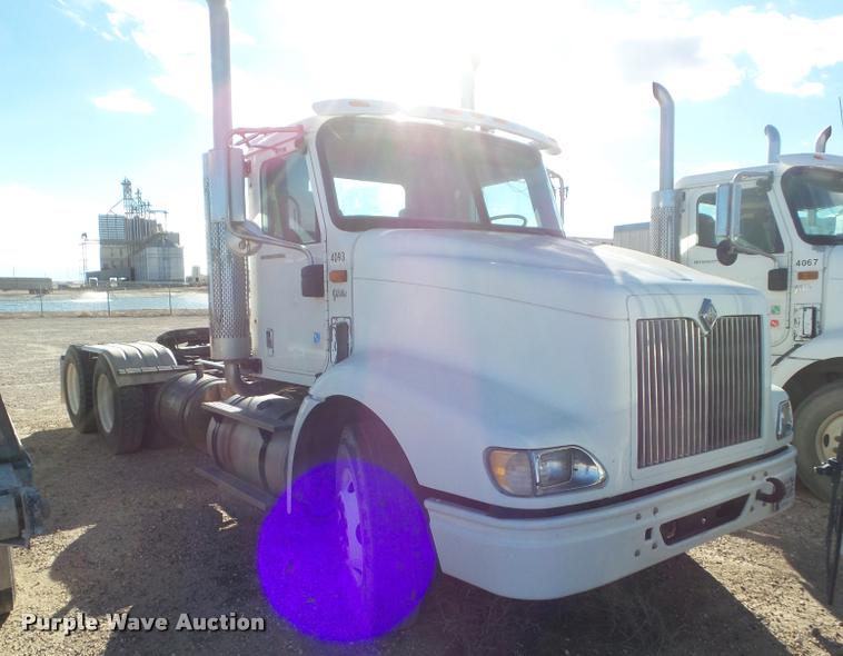 image for item DA7641 2005 International 9200i semi truck