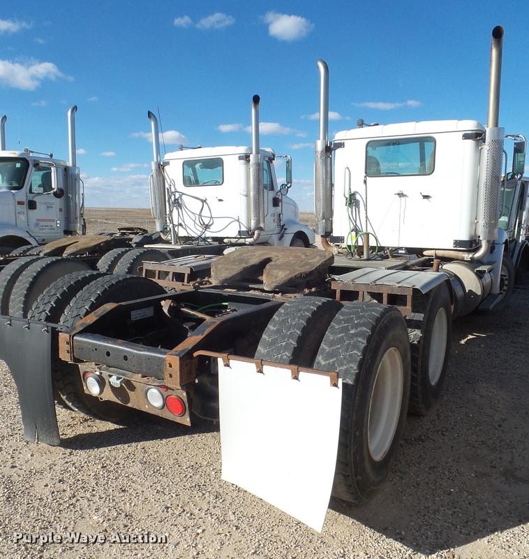 image for item DA7641 2005 International 9200i semi truck