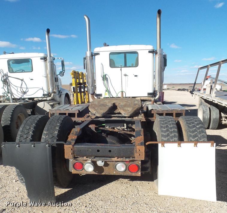 image for item DA7641 2005 International 9200i semi truck