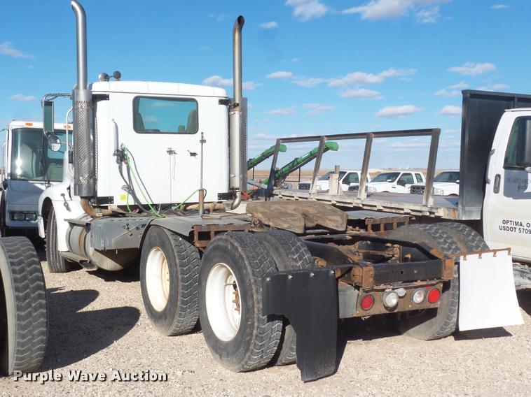 image for item DA7641 2005 International 9200i semi truck