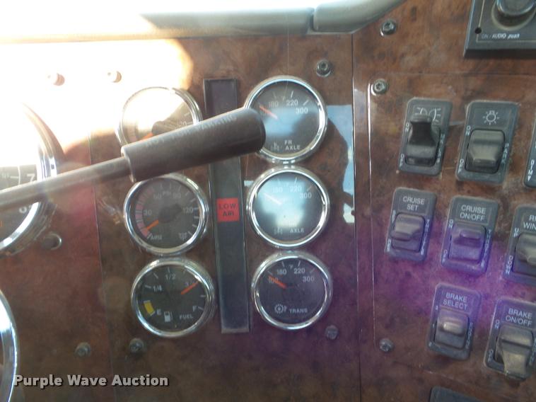 image for item DA7641 2005 International 9200i semi truck