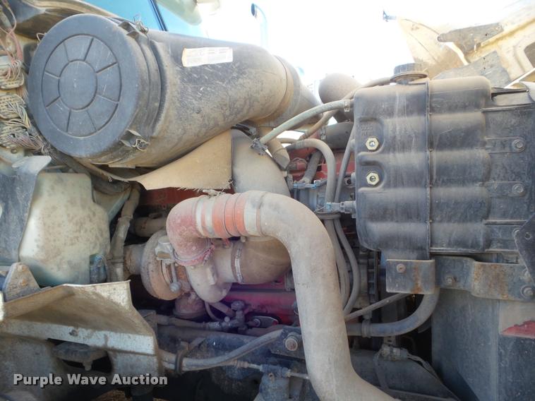 image for item DA7641 2005 International 9200i semi truck