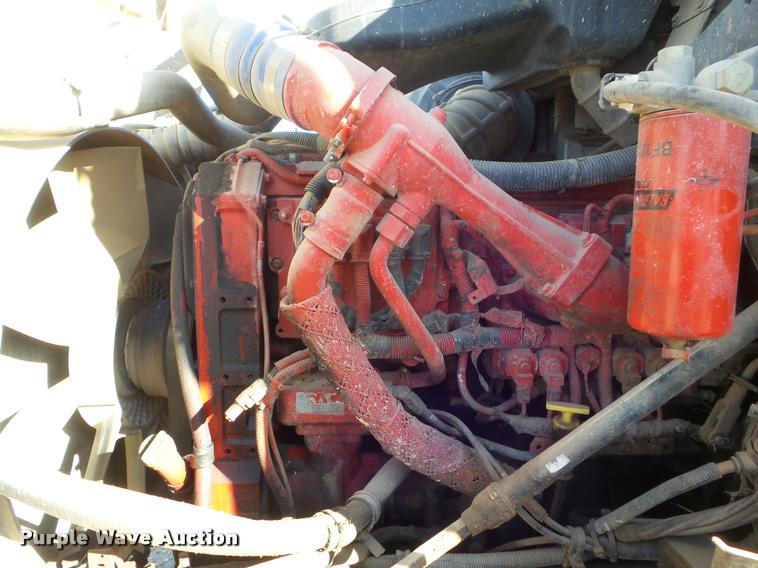 image for item DA7641 2005 International 9200i semi truck