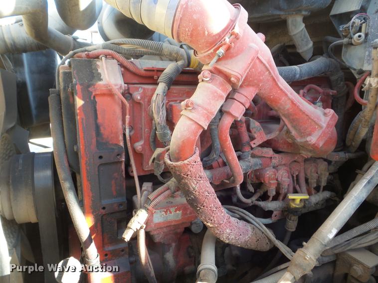 image for item DA7641 2005 International 9200i semi truck