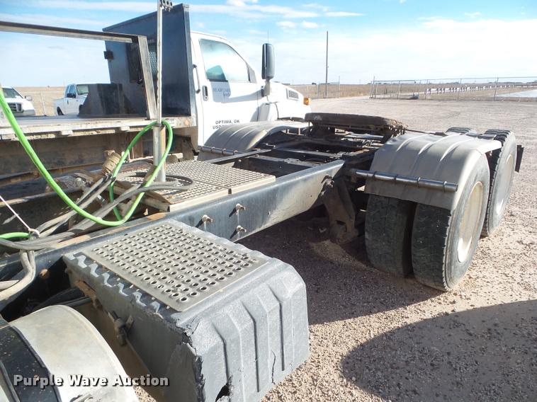 image for item DA7641 2005 International 9200i semi truck