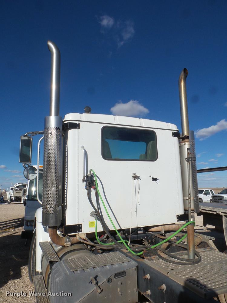 image for item DA7641 2005 International 9200i semi truck