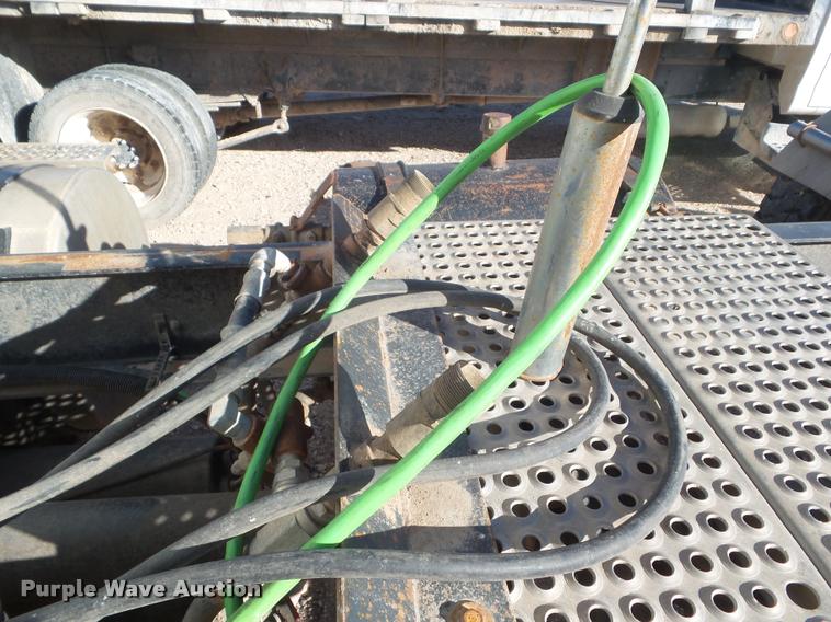 image for item DA7641 2005 International 9200i semi truck