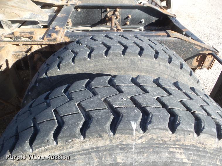 image for item DA7641 2005 International 9200i semi truck