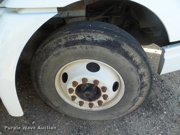 image for item DA7641 2005 International 9200i semi truck