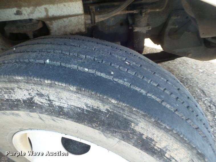 image for item DA7641 2005 International 9200i semi truck