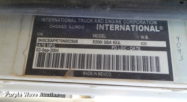 image for item DA7641 2005 International 9200i semi truck
