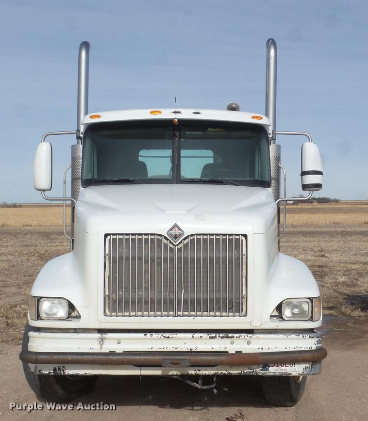 image for item DA7657 2003 International 9200i semi truck