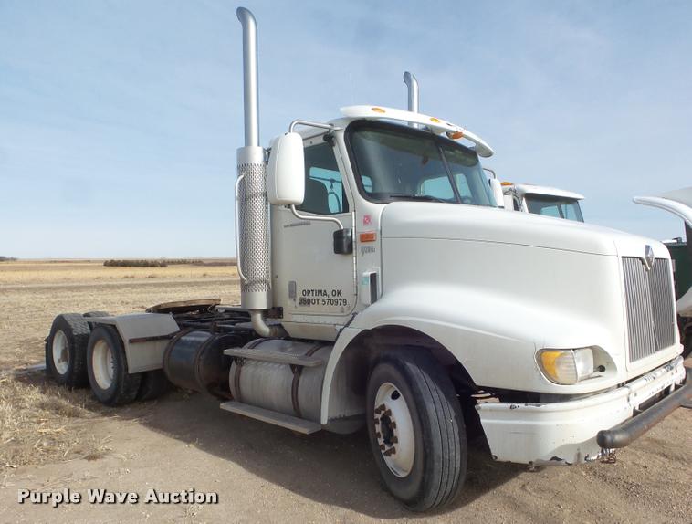 image for item DA7657 2003 International 9200i semi truck