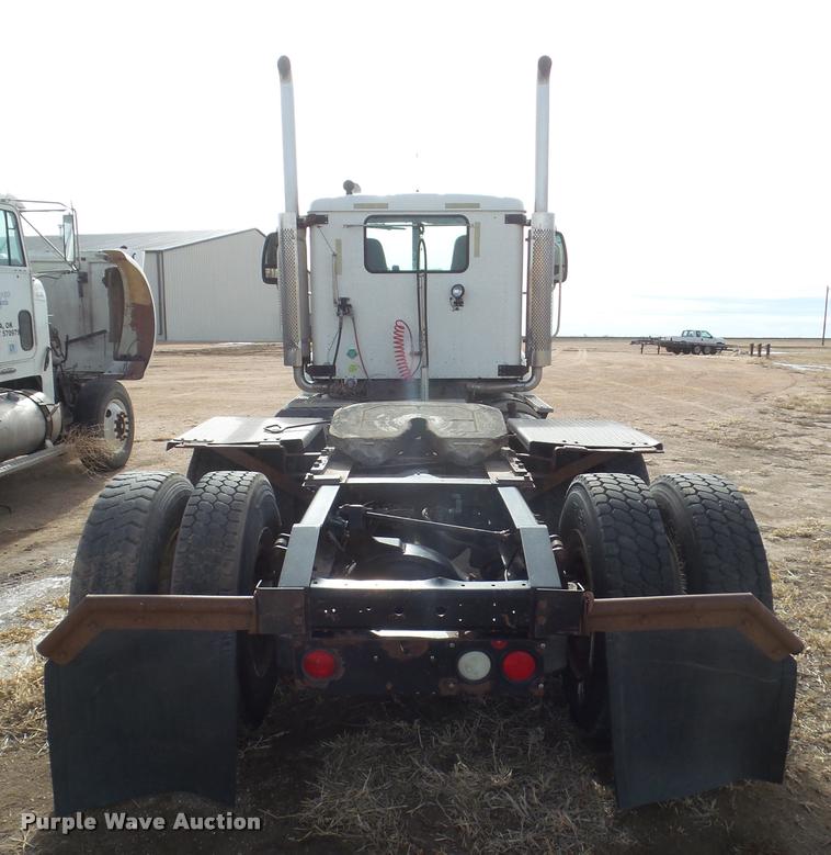 image for item DA7657 2003 International 9200i semi truck