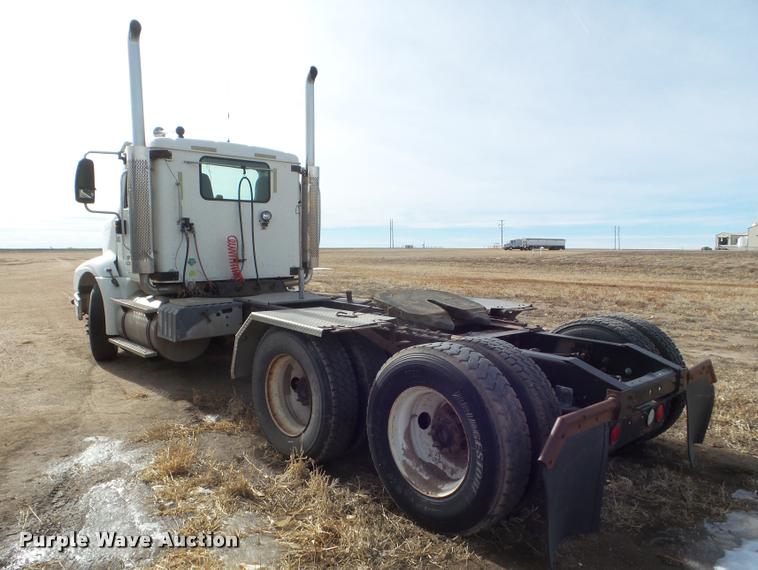 image for item DA7657 2003 International 9200i semi truck