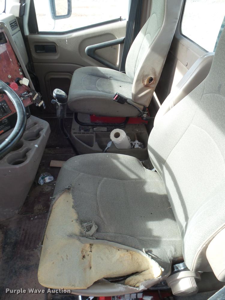 image for item DA7657 2003 International 9200i semi truck