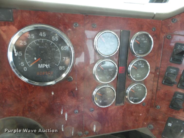 image for item DA7657 2003 International 9200i semi truck