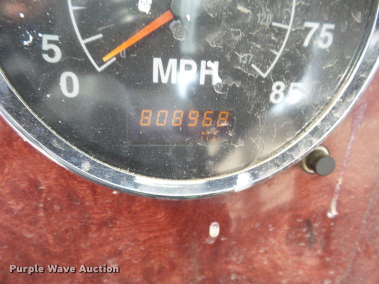 image for item DA7657 2003 International 9200i semi truck