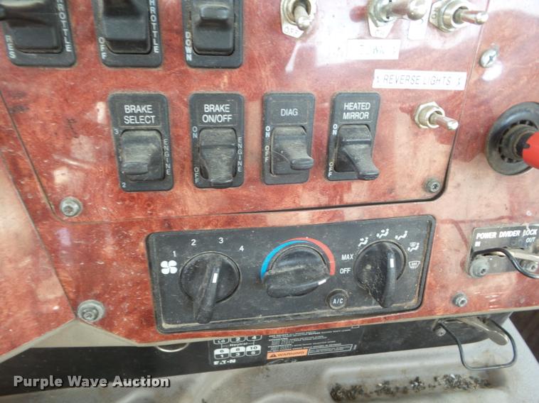 image for item DA7657 2003 International 9200i semi truck