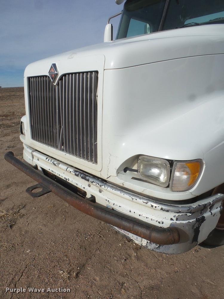 image for item DA7657 2003 International 9200i semi truck