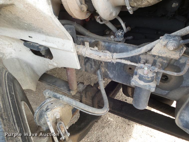 image for item DA7657 2003 International 9200i semi truck