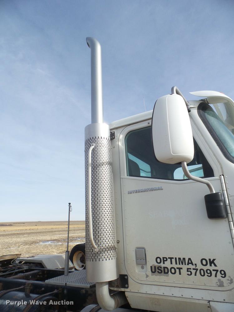 image for item DA7657 2003 International 9200i semi truck