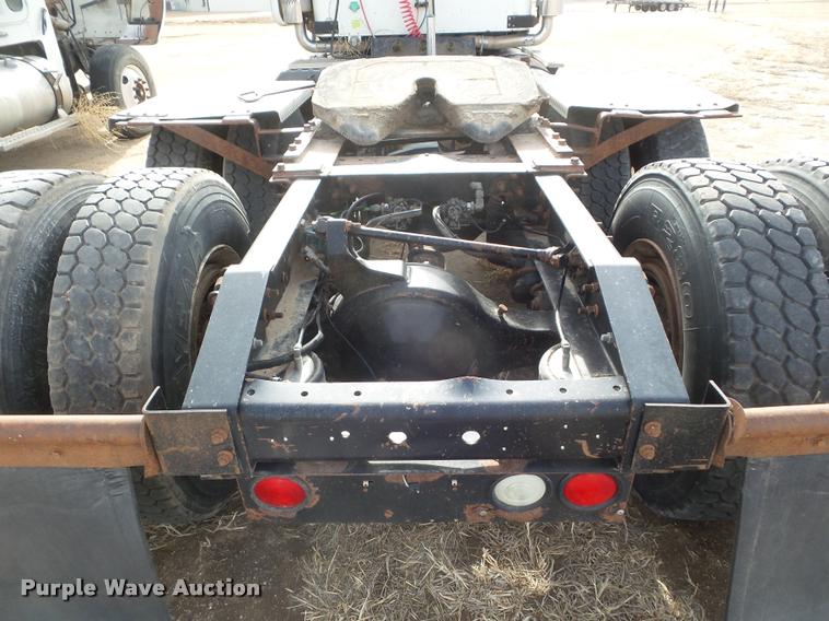 image for item DA7657 2003 International 9200i semi truck