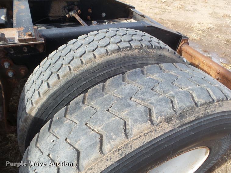 image for item DA7657 2003 International 9200i semi truck