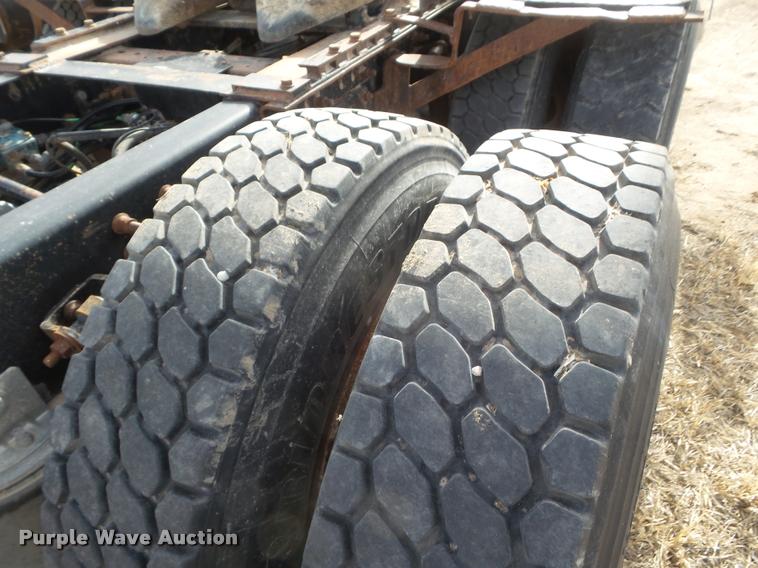 image for item DA7657 2003 International 9200i semi truck