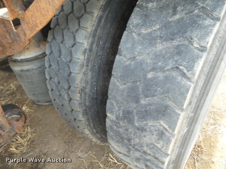 image for item DA7657 2003 International 9200i semi truck