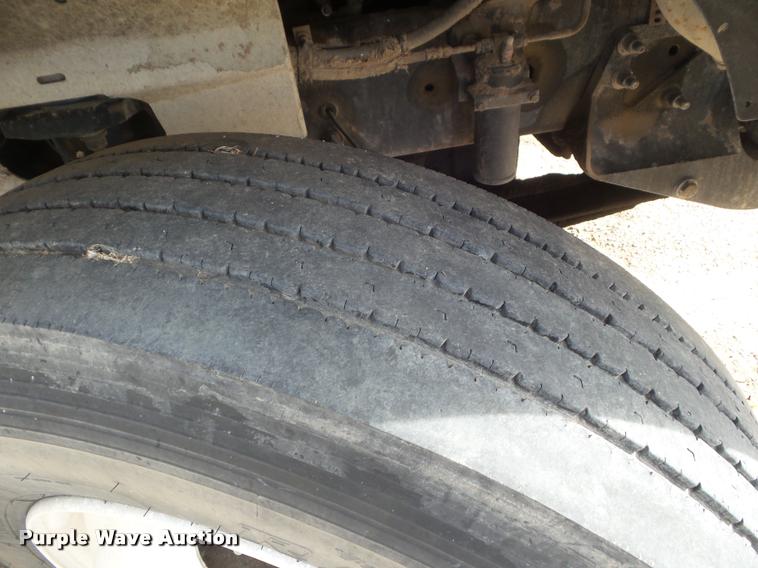 image for item DA7657 2003 International 9200i semi truck