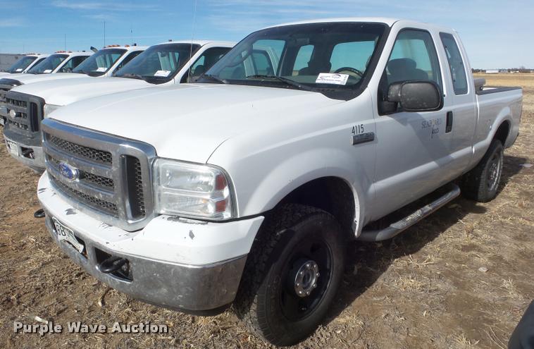 image for item DA7660 2005 Ford F250 Super Duty SuperCab pickup truck