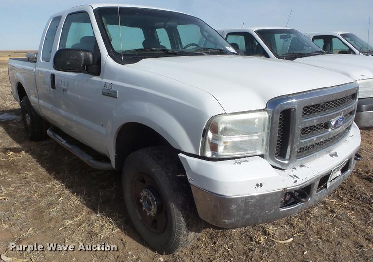 image for item DA7660 2005 Ford F250 Super Duty SuperCab pickup truck