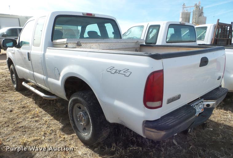 image for item DA7660 2005 Ford F250 Super Duty SuperCab pickup truck